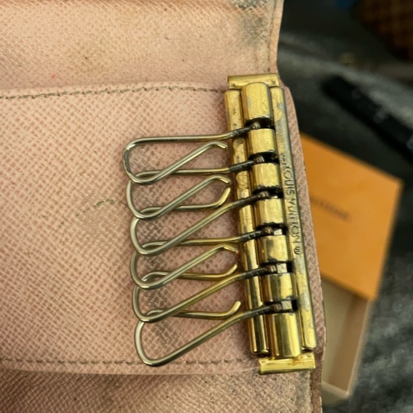 LOUIS VUITTON 6 Ring Key Holder - Picture 12 of 13